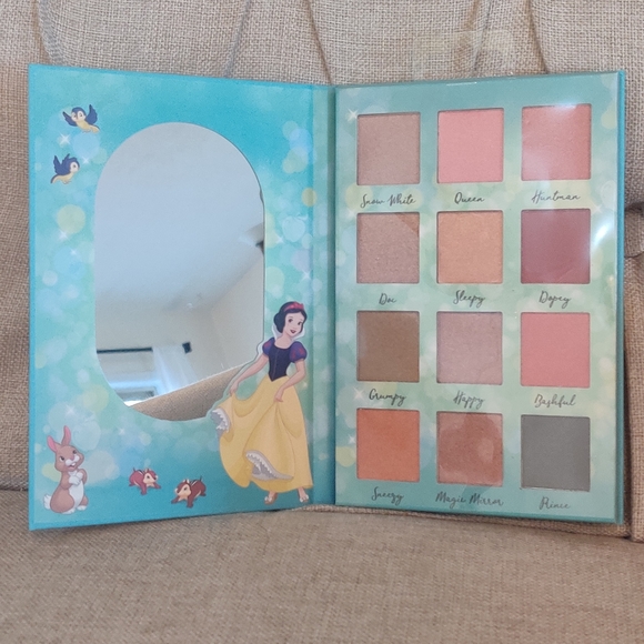 Disney Makeup Snow White Eyeshadow Palette Nwt Book Seven Dwarfs